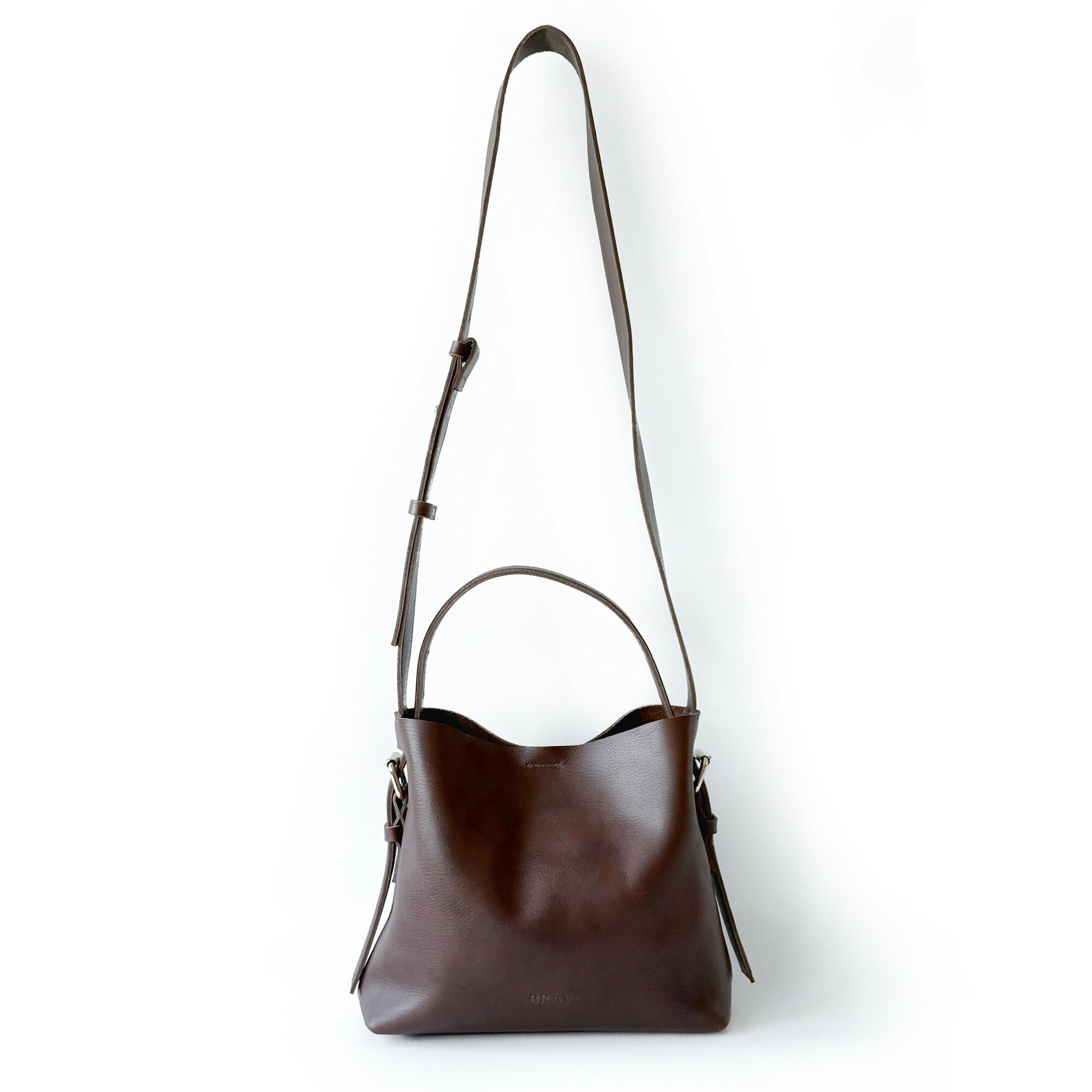 cartera-cuero-PAULA-cafe-lejos