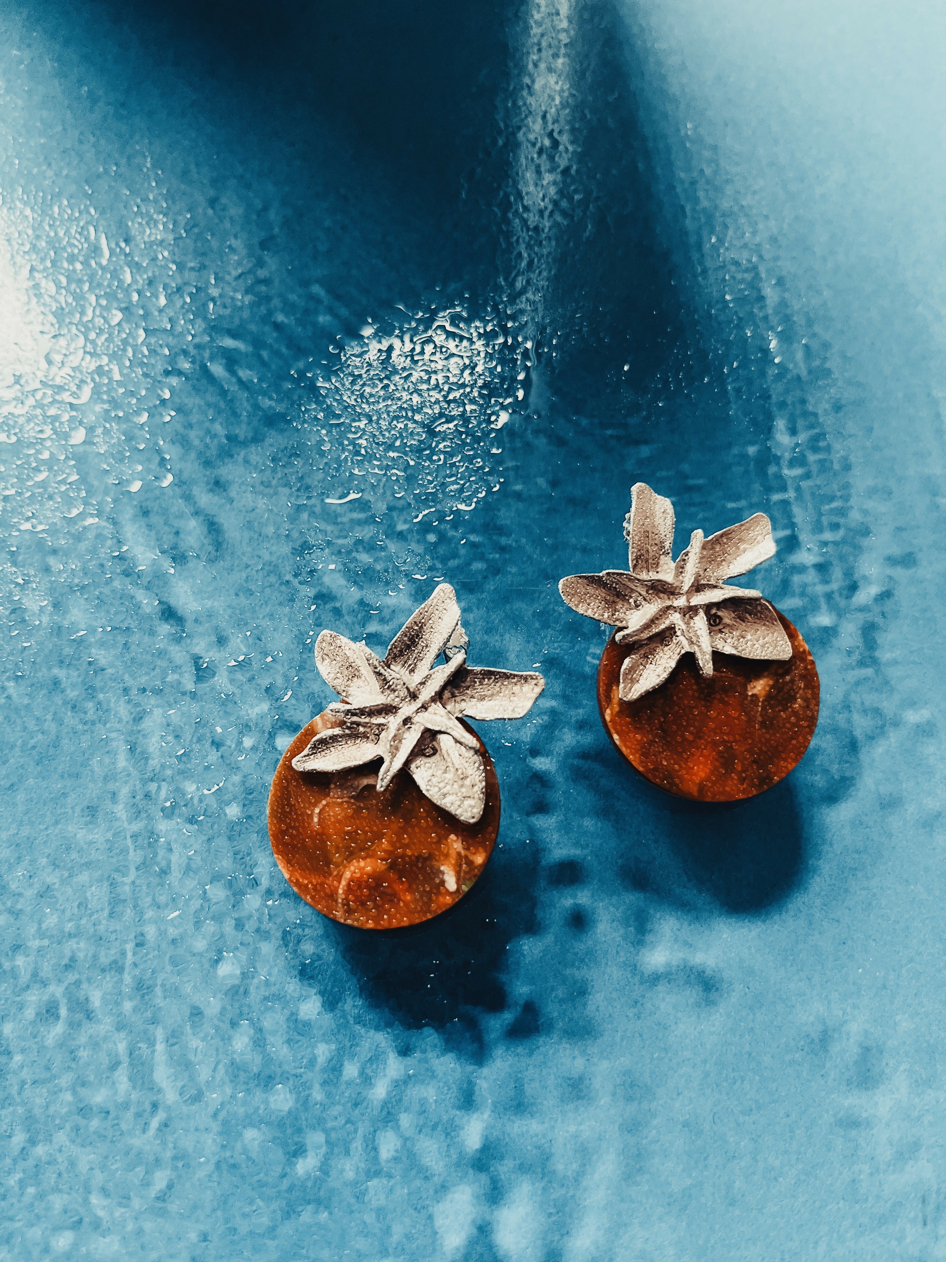 Pendientes FLORES en Plata y Tapas de plástico recicladas