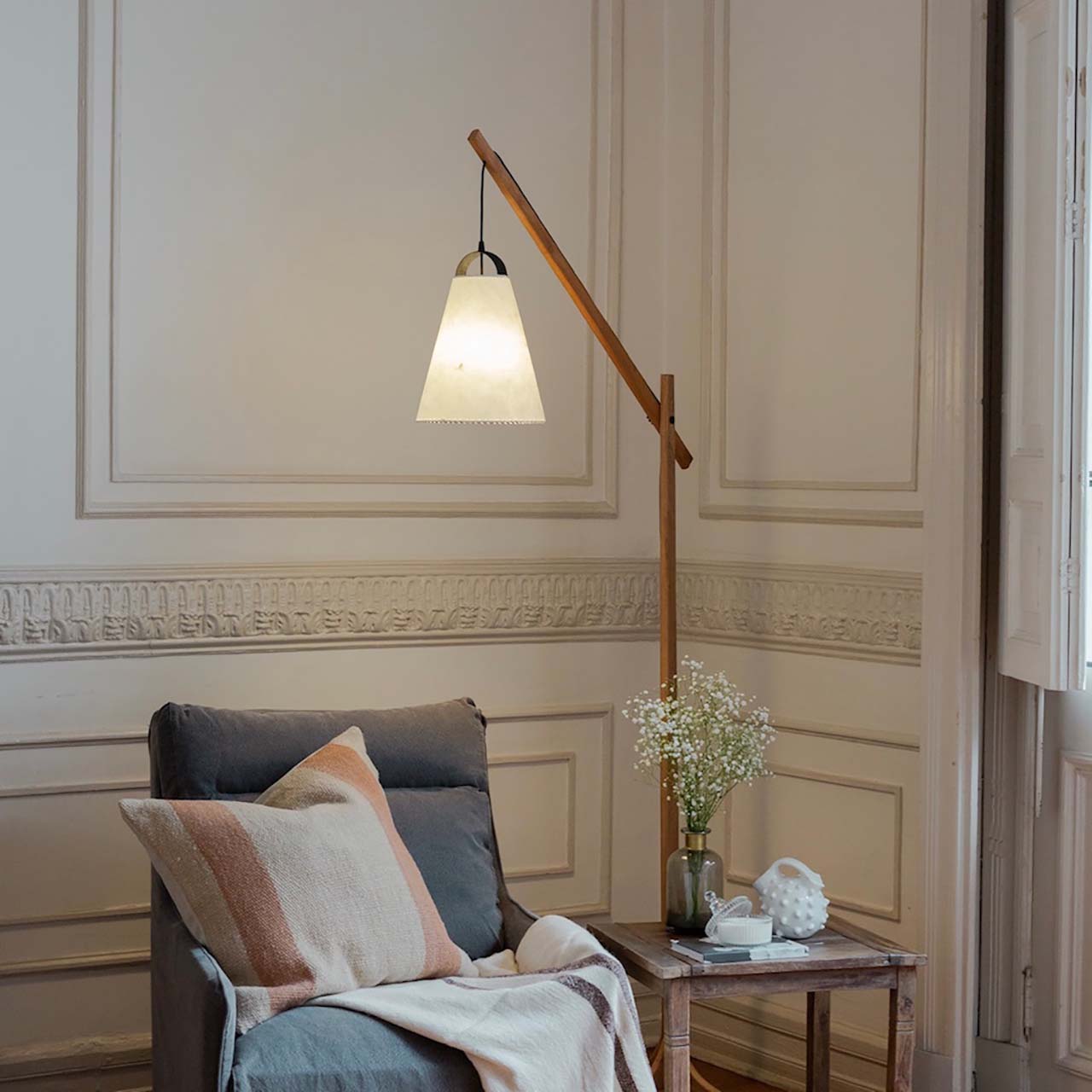 Lámpara Cencerro Pergamino Base Madera