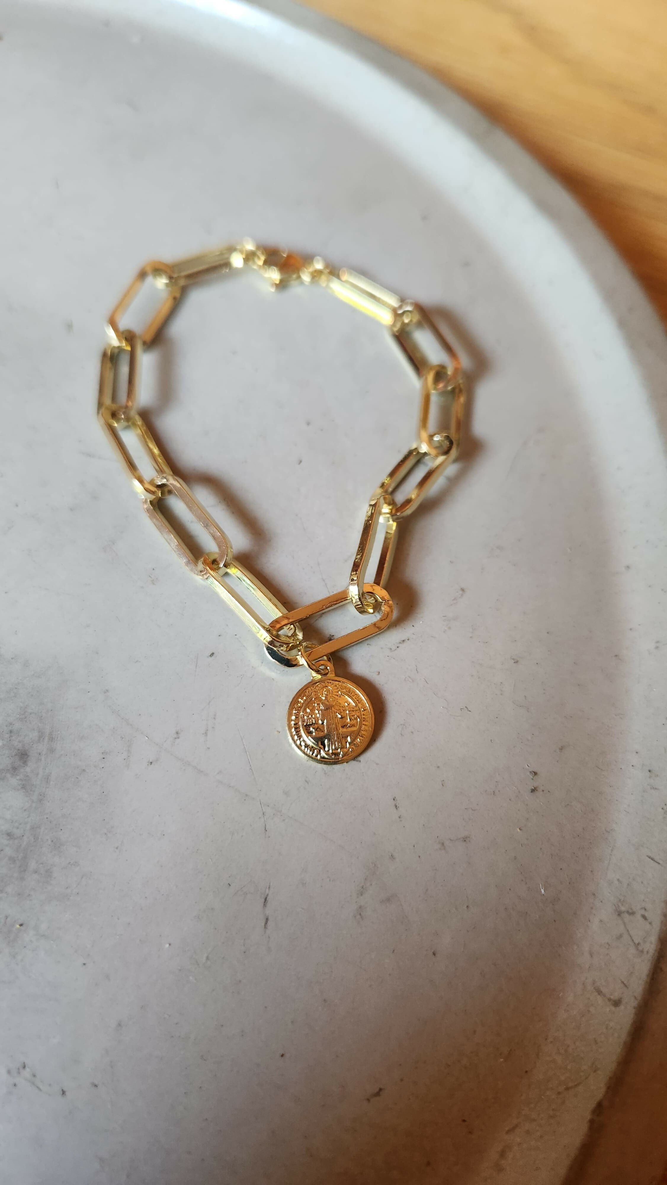 Pulsera eslabones con San Benito baño oro