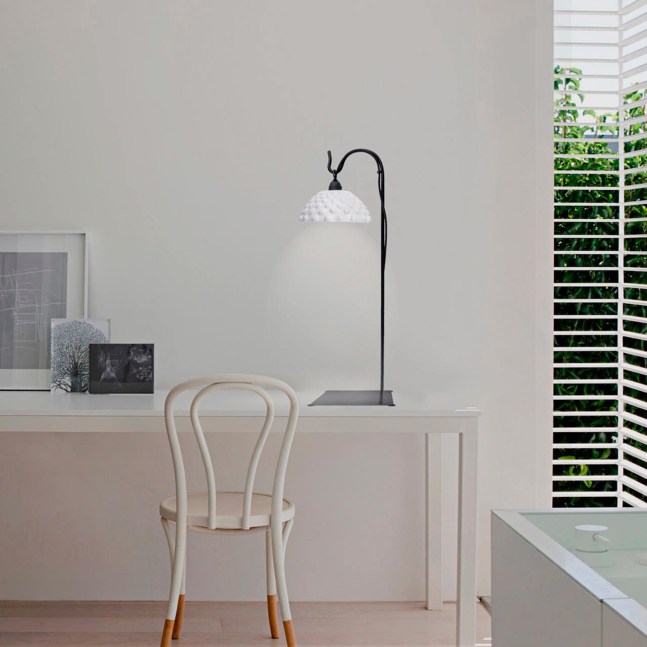 Lámpara Anfibio Base Fierro Mesa (75cms de alto)