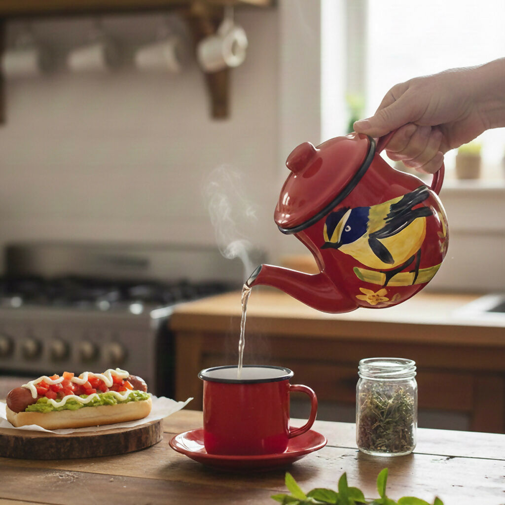 Tetera Enlozada Pintada a Mano – Siete Colores bailando en tu mesa (500 cc)