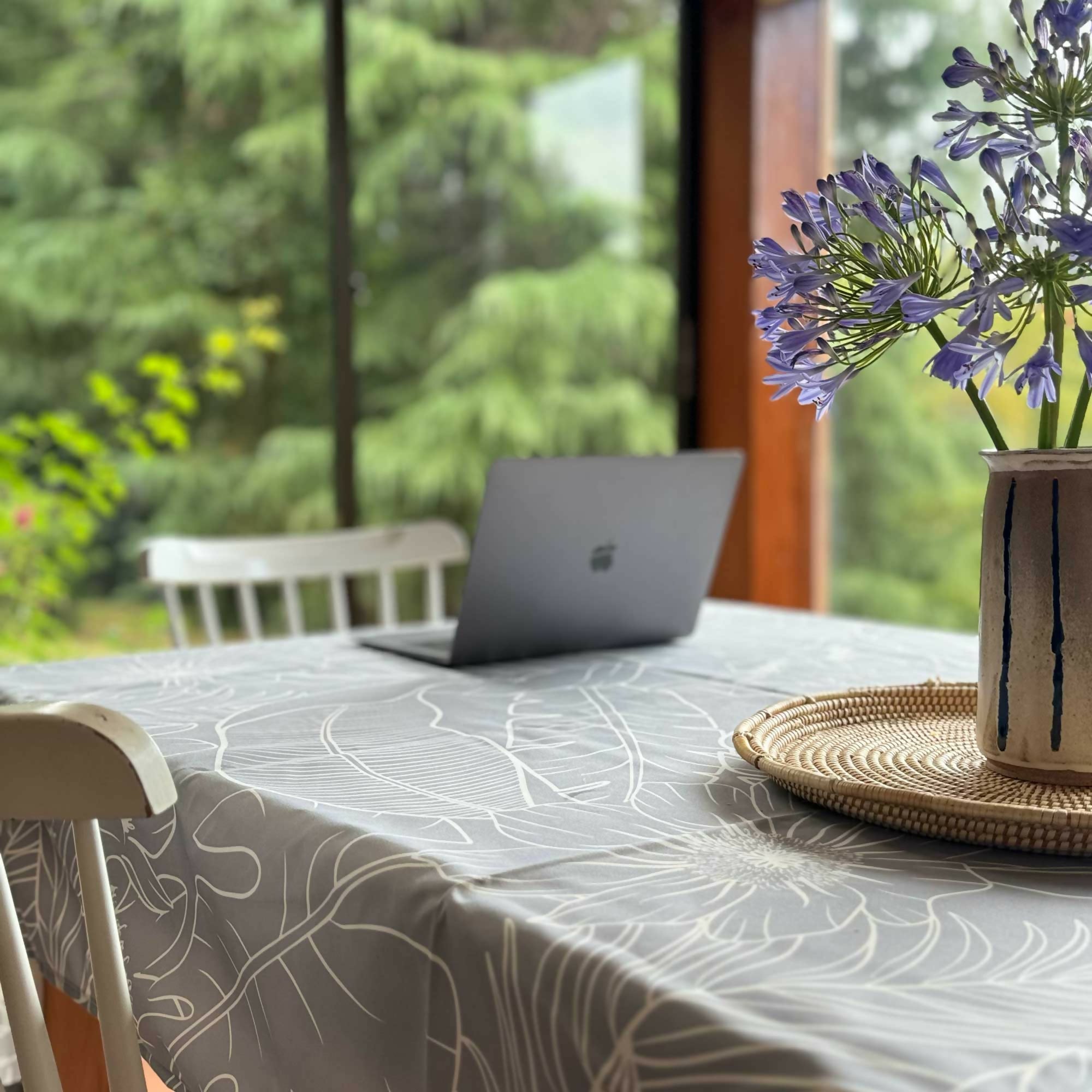 Mantel Antimanchas Botánico Gris