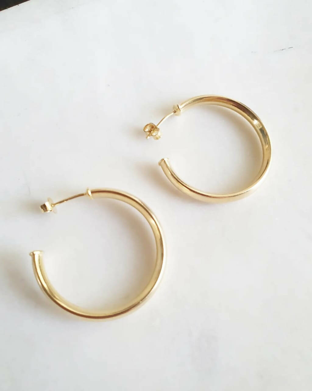 ARGOLLAS SOFÍA 30MM BAÑO ORO