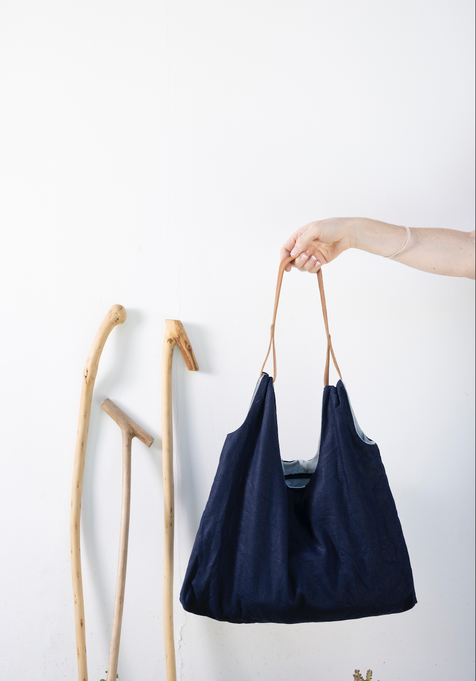 Cartera 100% lino azul marino con forro celeste y cierre