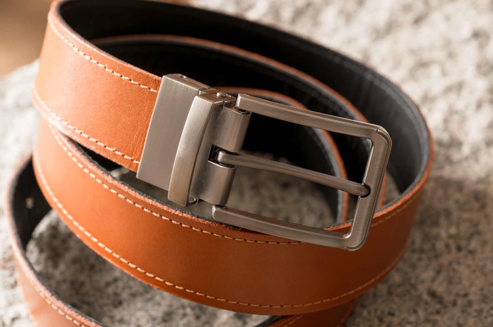 Cinturón Reversible ULMMO 100% Cuero Graso Negro y Café – Hecho a Mano en Chile