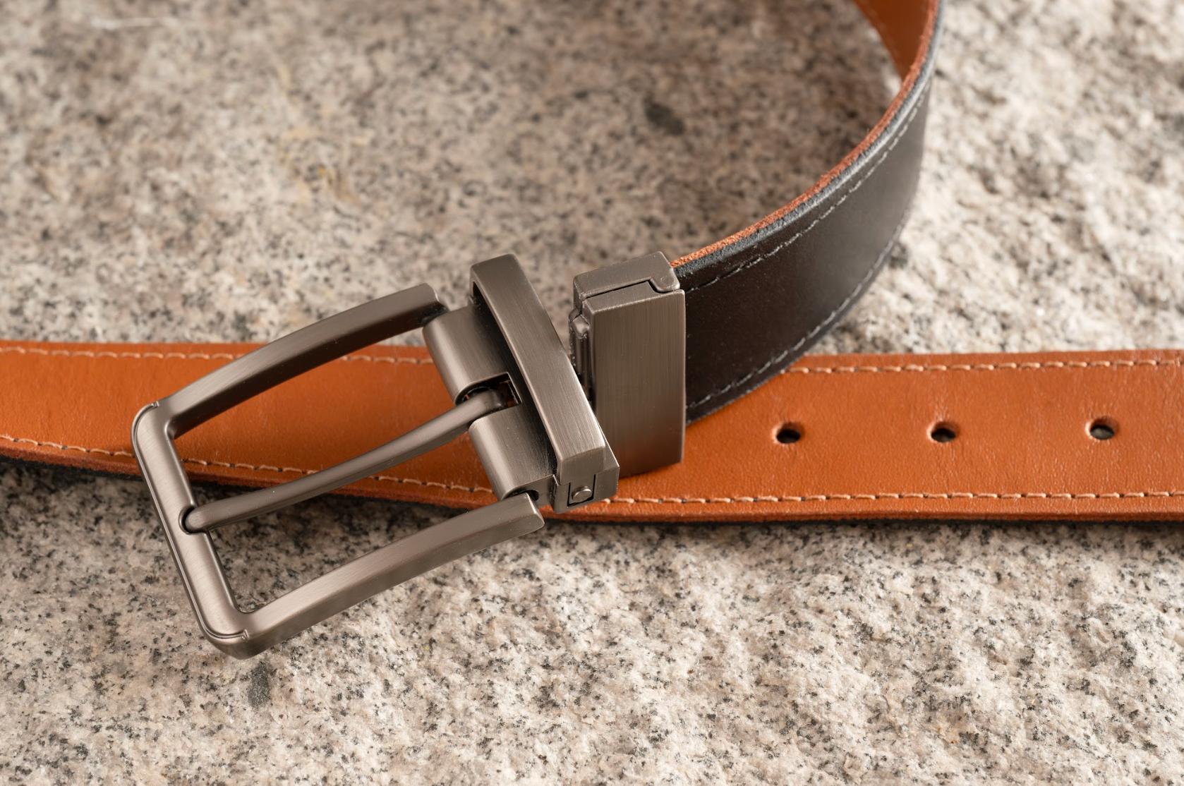 Cinturón Reversible ULMMO 100% Cuero Graso Negro y Café – Hecho a Mano en Chile