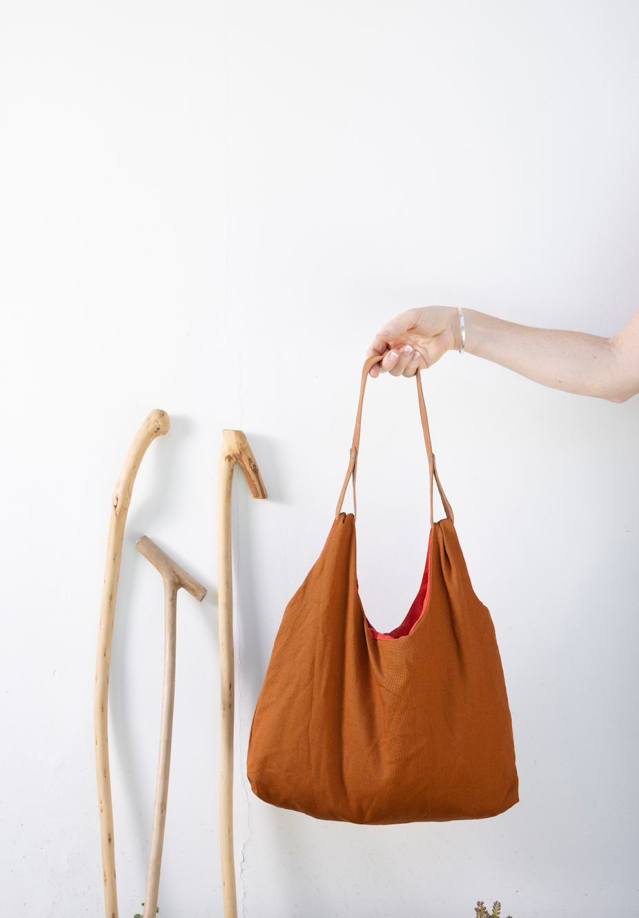 Cartera 100% lino terracota con forro sandia y cierre