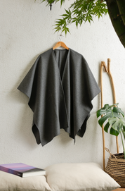 Ruana de Lana Merino Gris liso