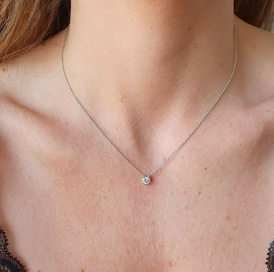 Collar punto de luz plata