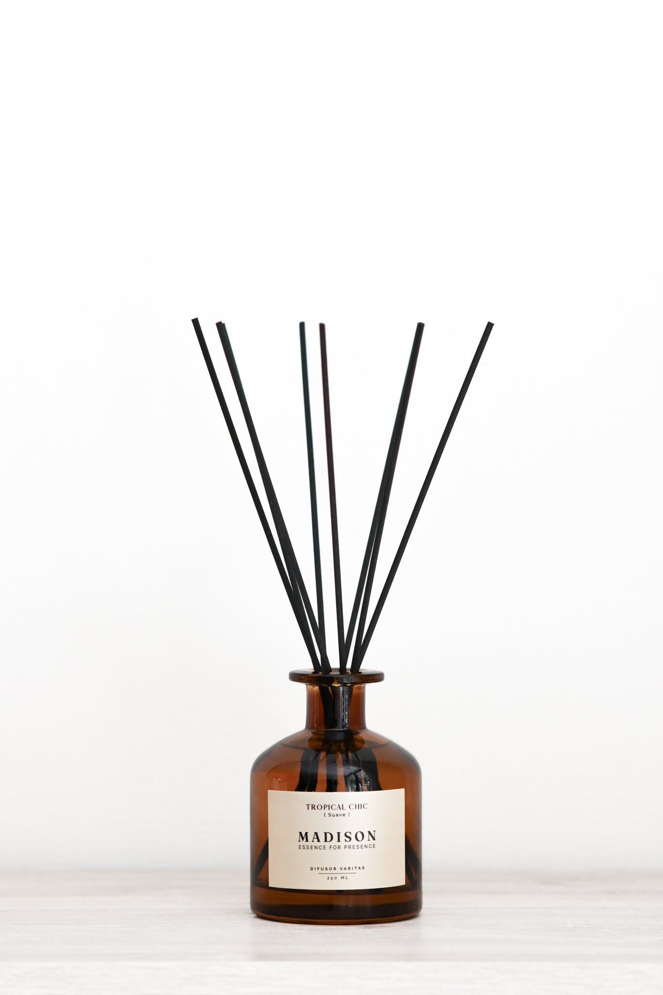 Difusor Varitas - TROPICAL CHIC (Suave) - 250 ML - Creado en Chile