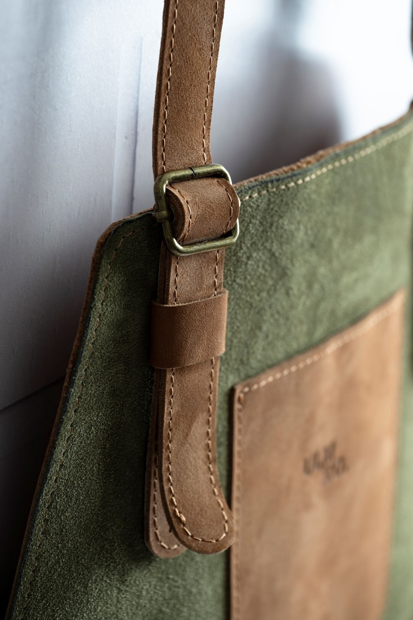 Pechera Cuero Reno Verde Musgo con Bolsillos Cuero
