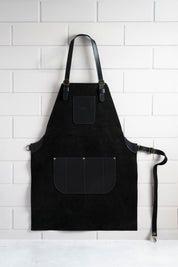 Pechera Carpincho Negro con Bolsillos Cuero