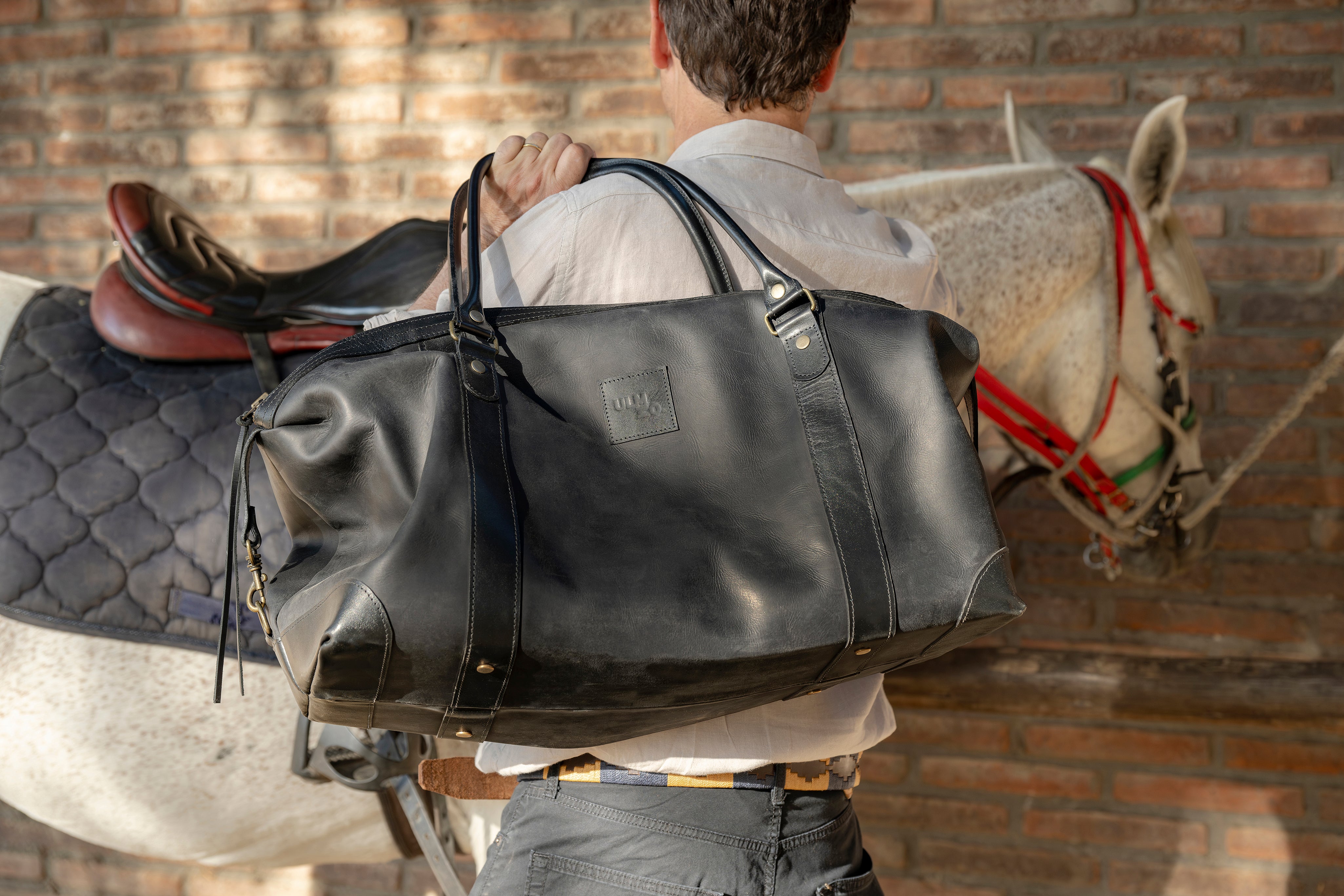 Bolso ULMMO Cuero Negro con forro cóndor azul