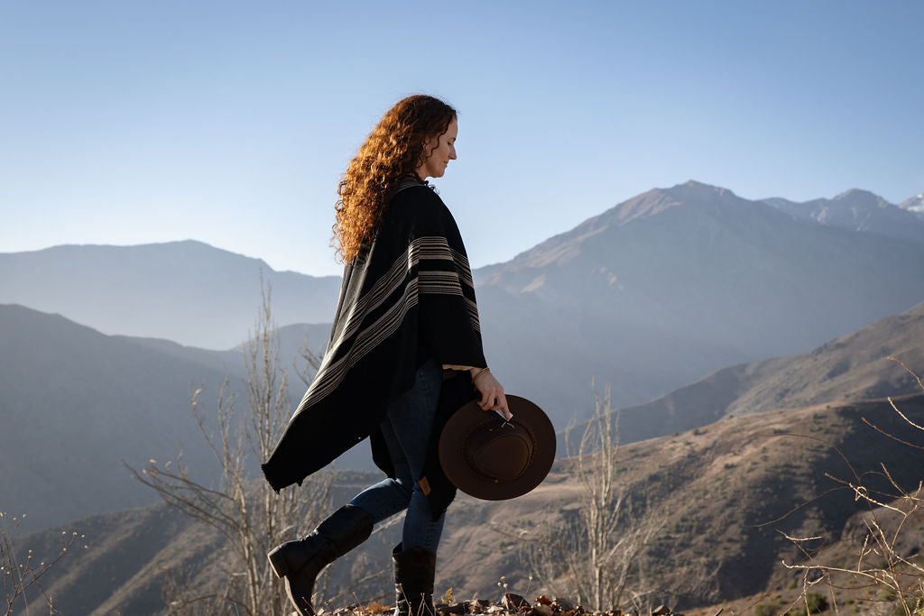Poncho Tradicional Lana con Capucha - Negro