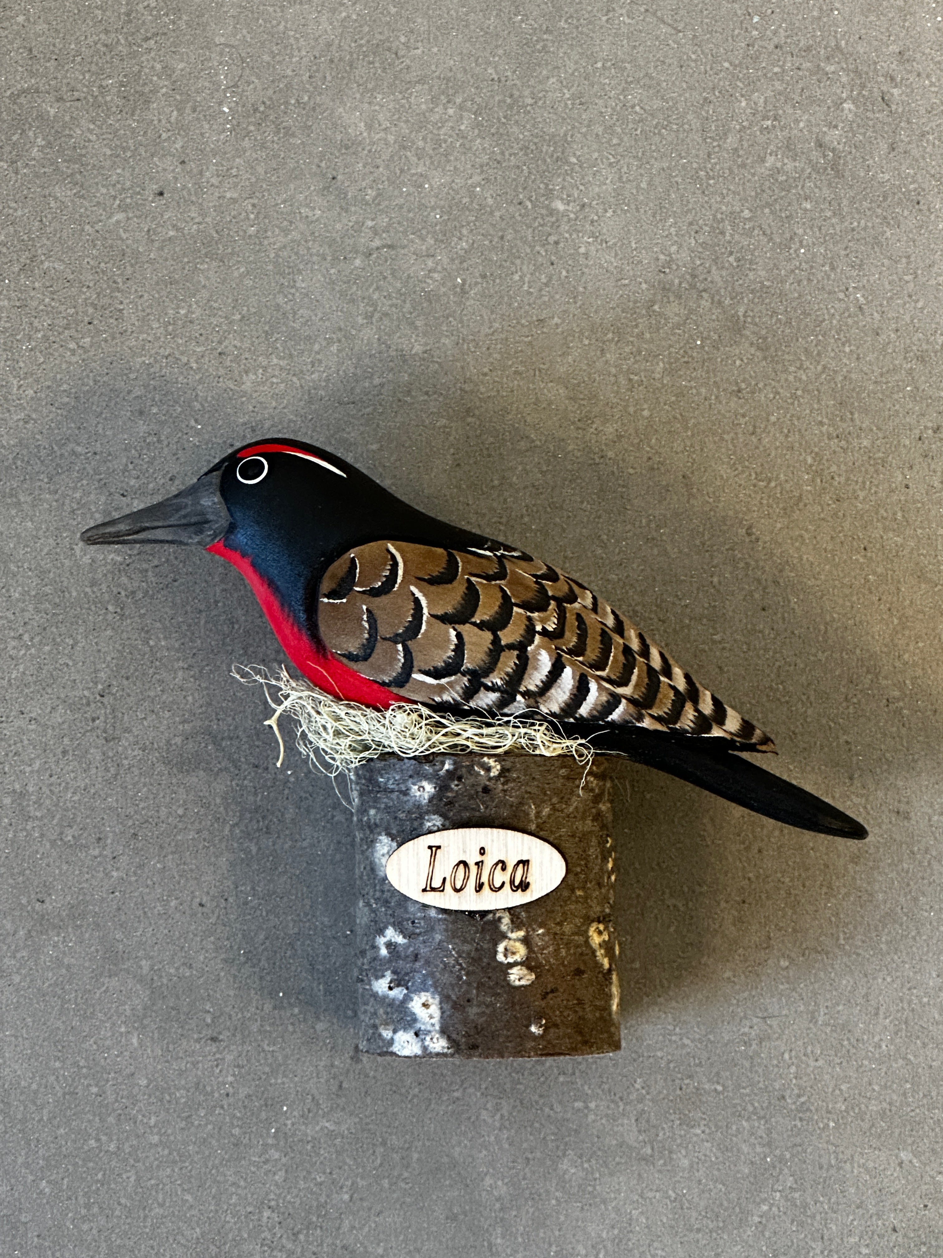 Loica tallada y pintada a mano
