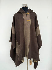 Poncho Diseño Mapuche con Capucha . Lana y Alpaca - Café Moro con Beige