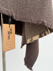 Poncho Diseño Mapuche con Capucha . Lana y Alpaca - Café Moro con Beige