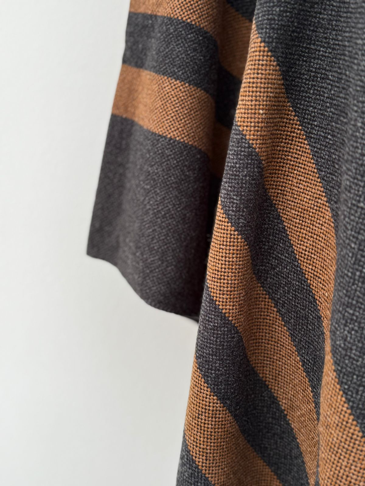 Poncho Flecos - Lana y Alpaca - Marengo con Líneas Café