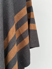 Poncho Flecos - Lana y Alpaca - Marengo con Líneas Café