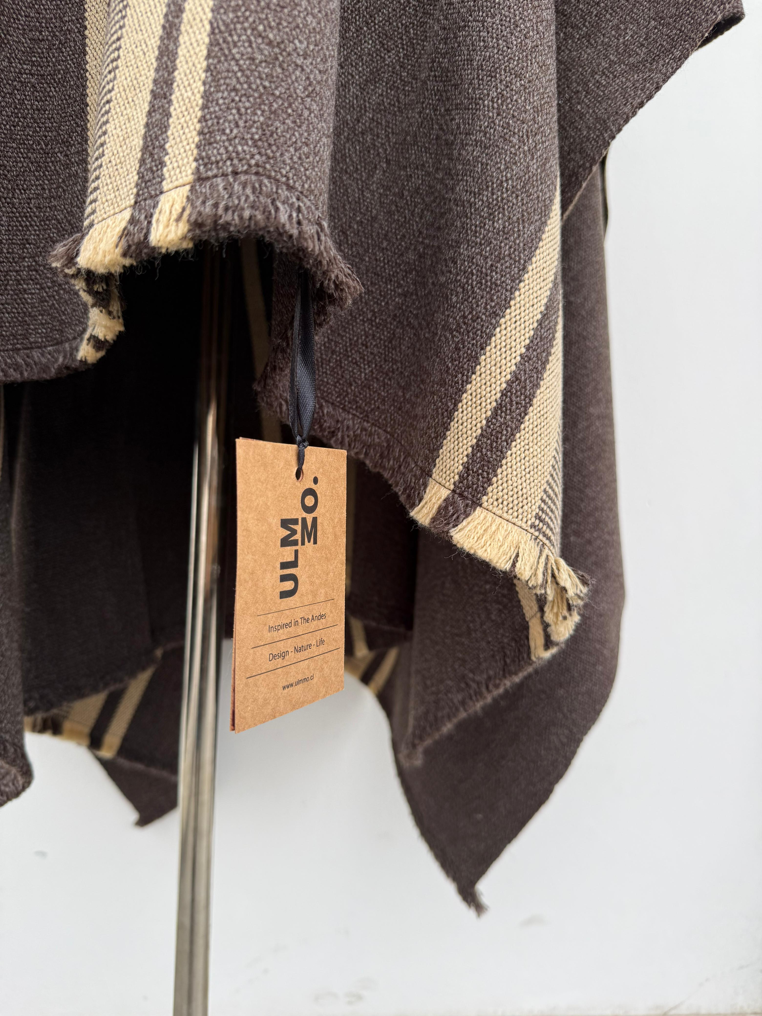 Poncho Peinecillo con Capucha -  Lana y Alpaca  - Café Moro con Beige