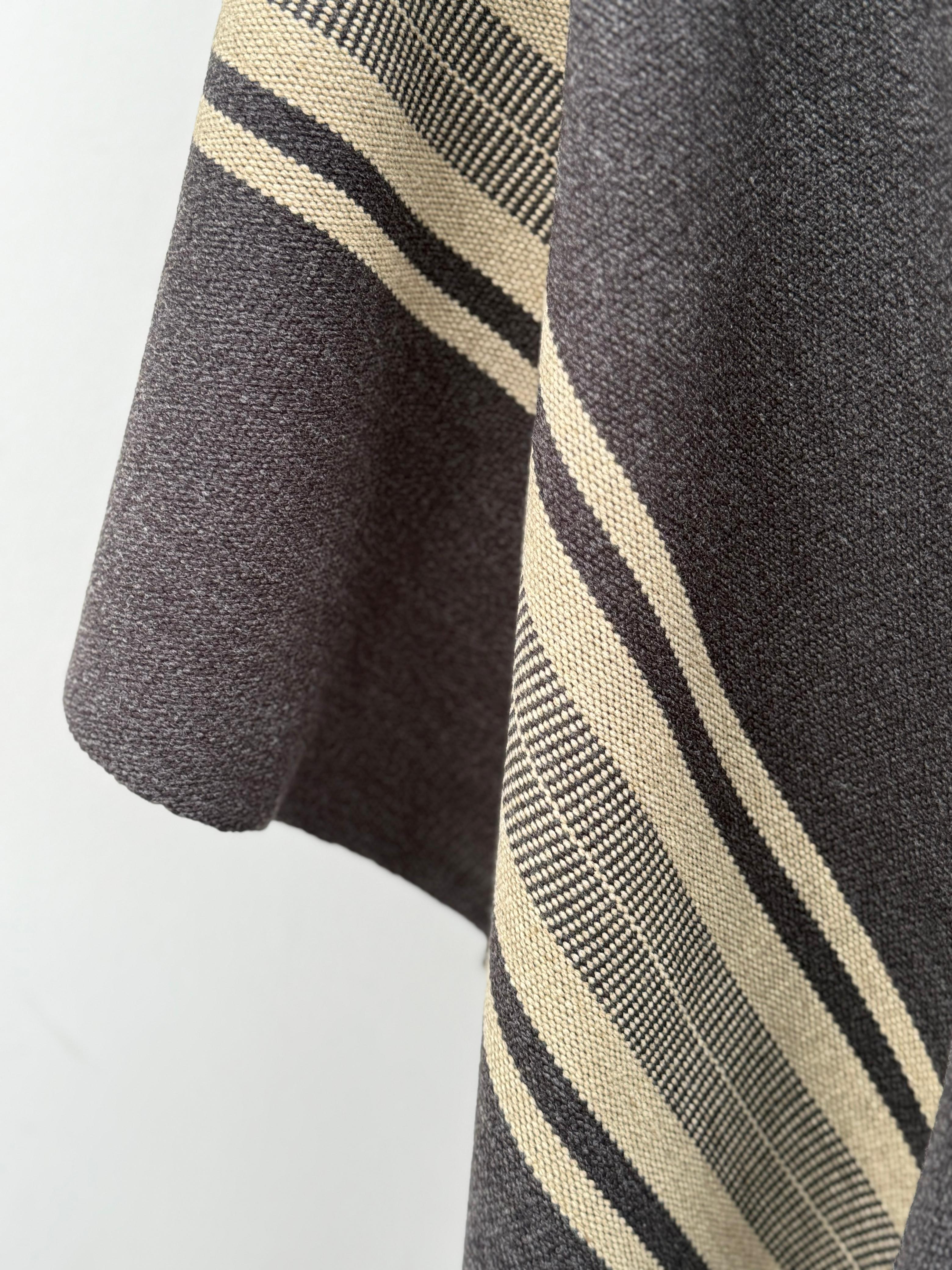 Poncho Peinecillo con Capucha -  Lana y Alpaca  - Marengo con Beige