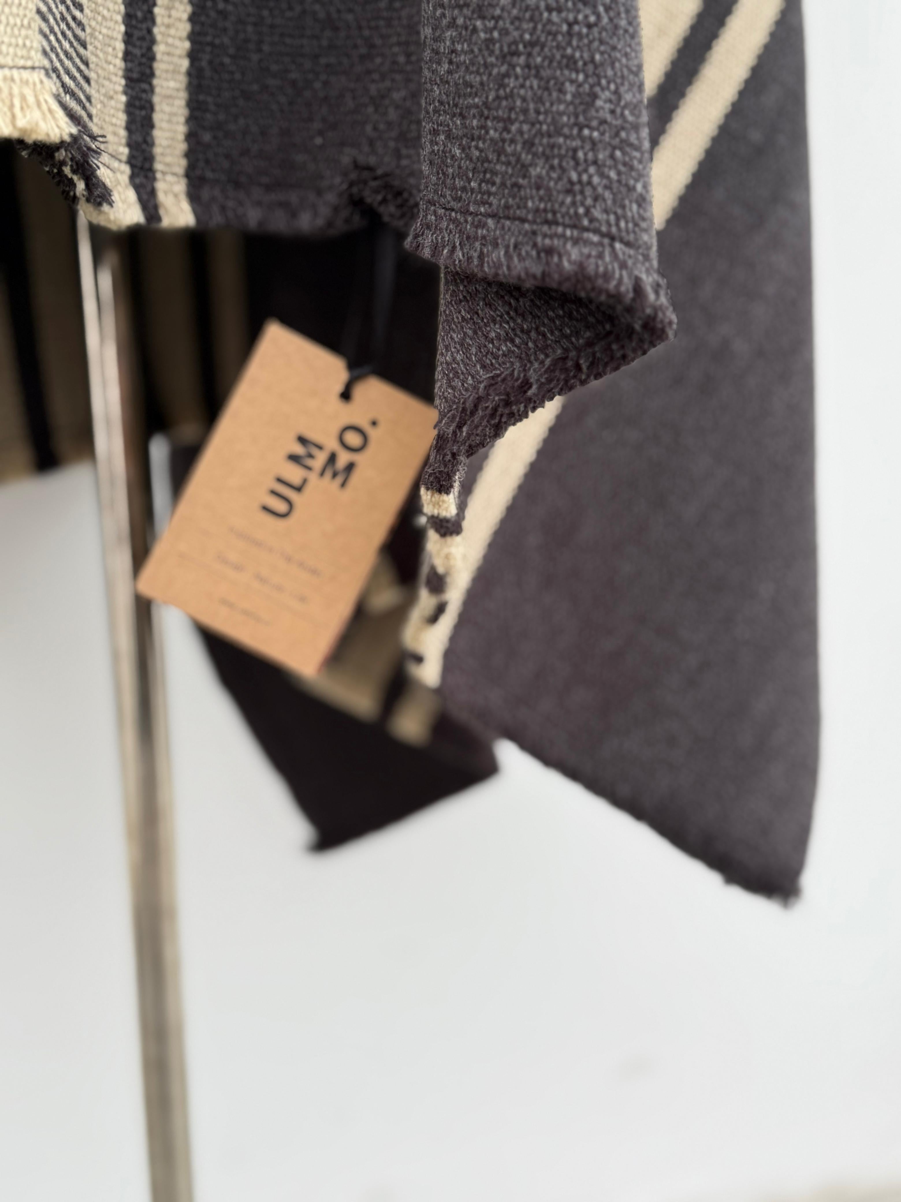 Poncho Peinecillo con Capucha -  Lana y Alpaca  - Marengo con Beige