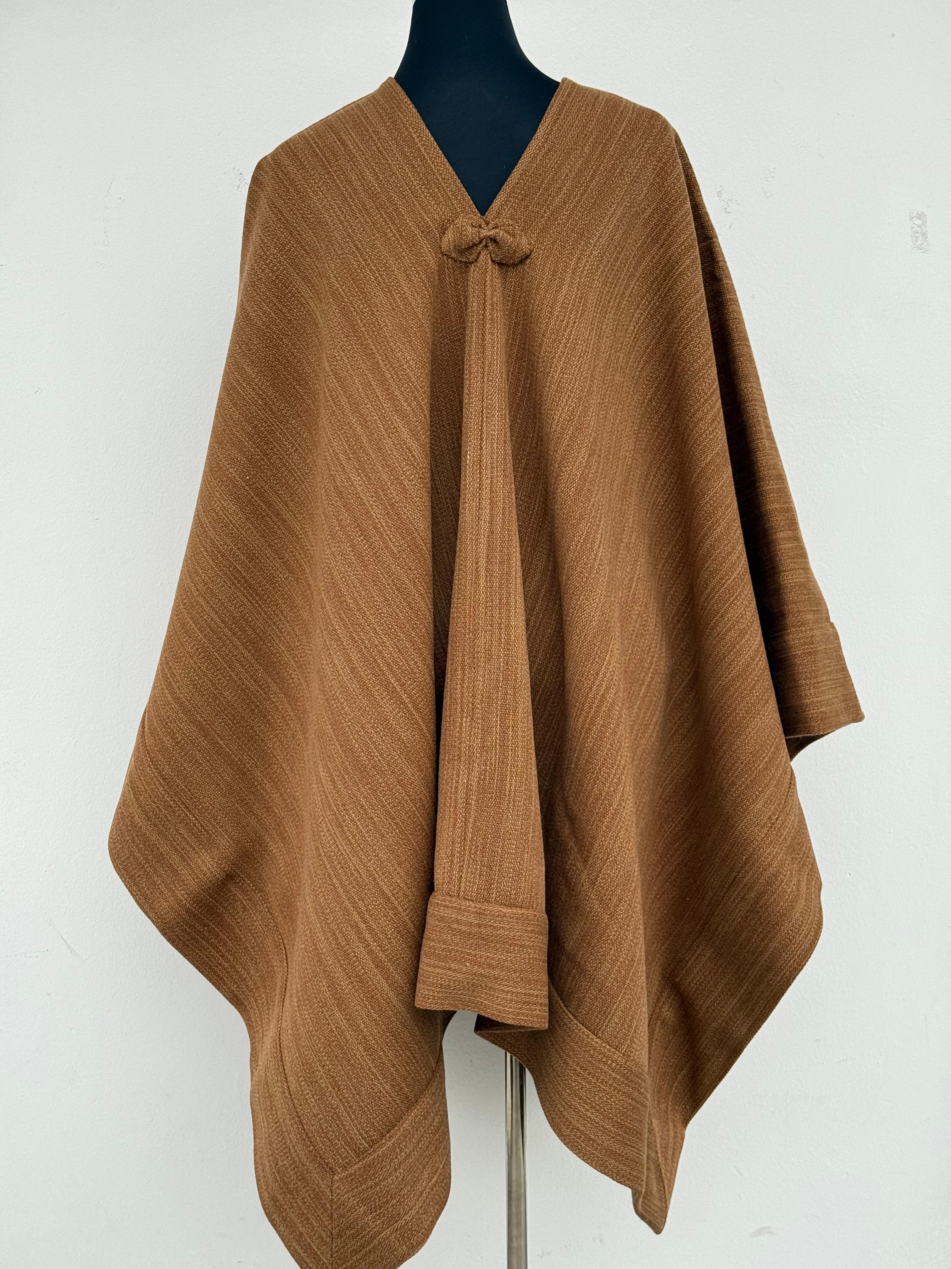 Poncho con Borde Enhuinchado  -  Lana y Alpaca  - Vicuña Jaspeado