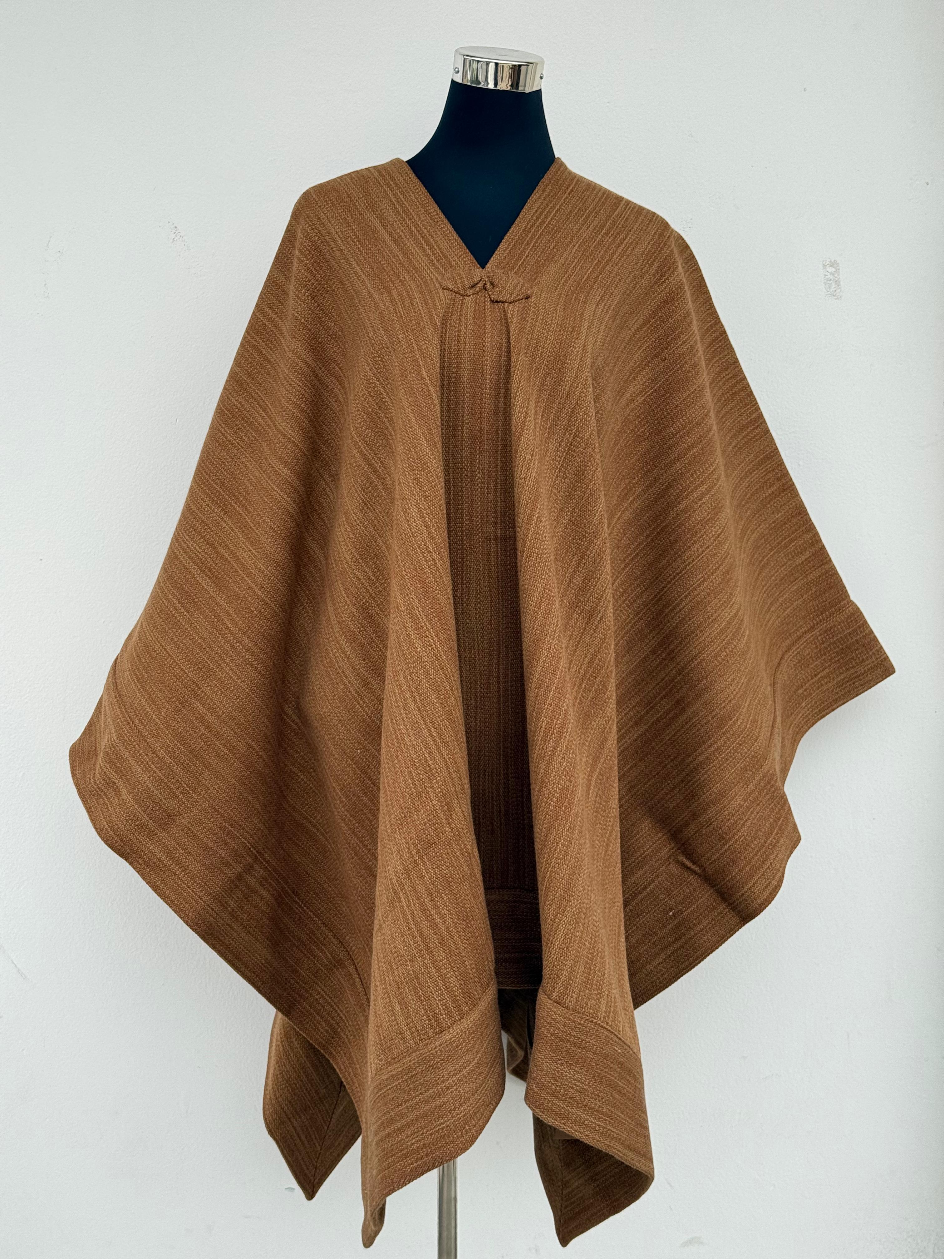 Poncho con Borde Enhuinchado  -  Lana y Alpaca  - Vicuña Jaspeado