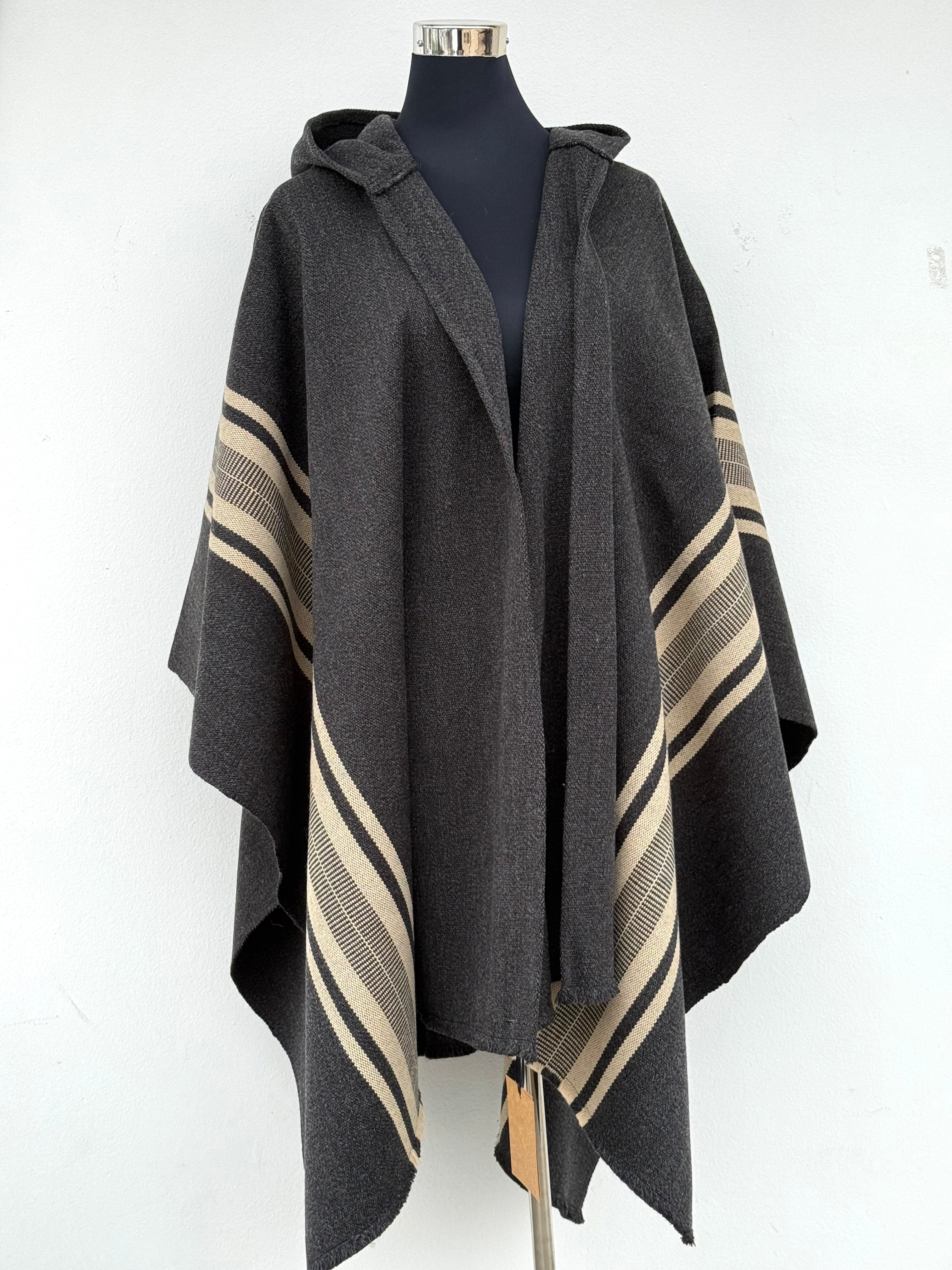 Ruana Peinecillo con Capucha - Lana y Alpaca - Marengo con Beige