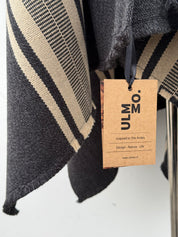 Ruana Peinecillo con Capucha - Lana y Alpaca - Marengo con Beige