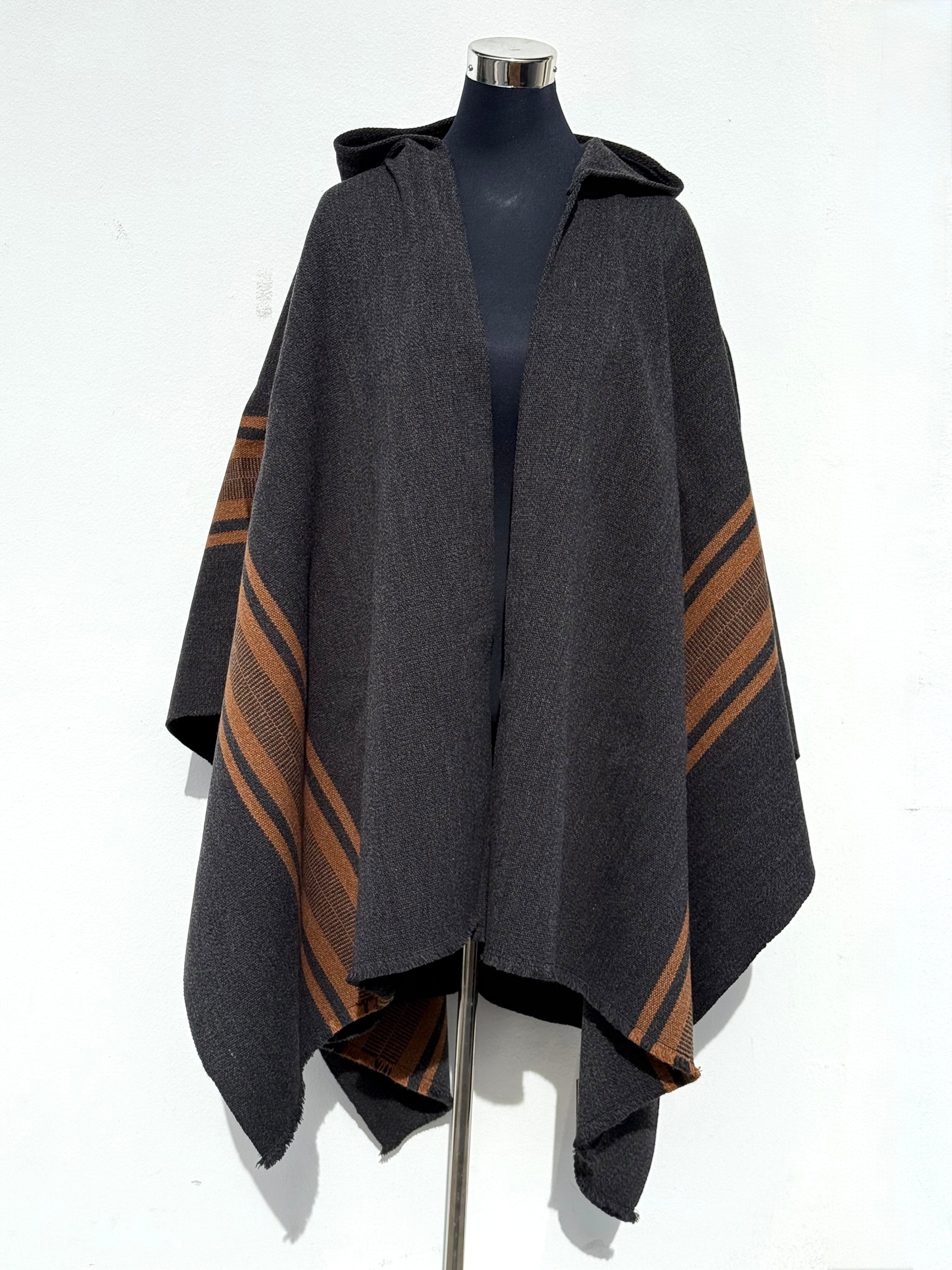 Ruana Peinecillo con Capucha - Lana y Alpaca - Marengo con Camel