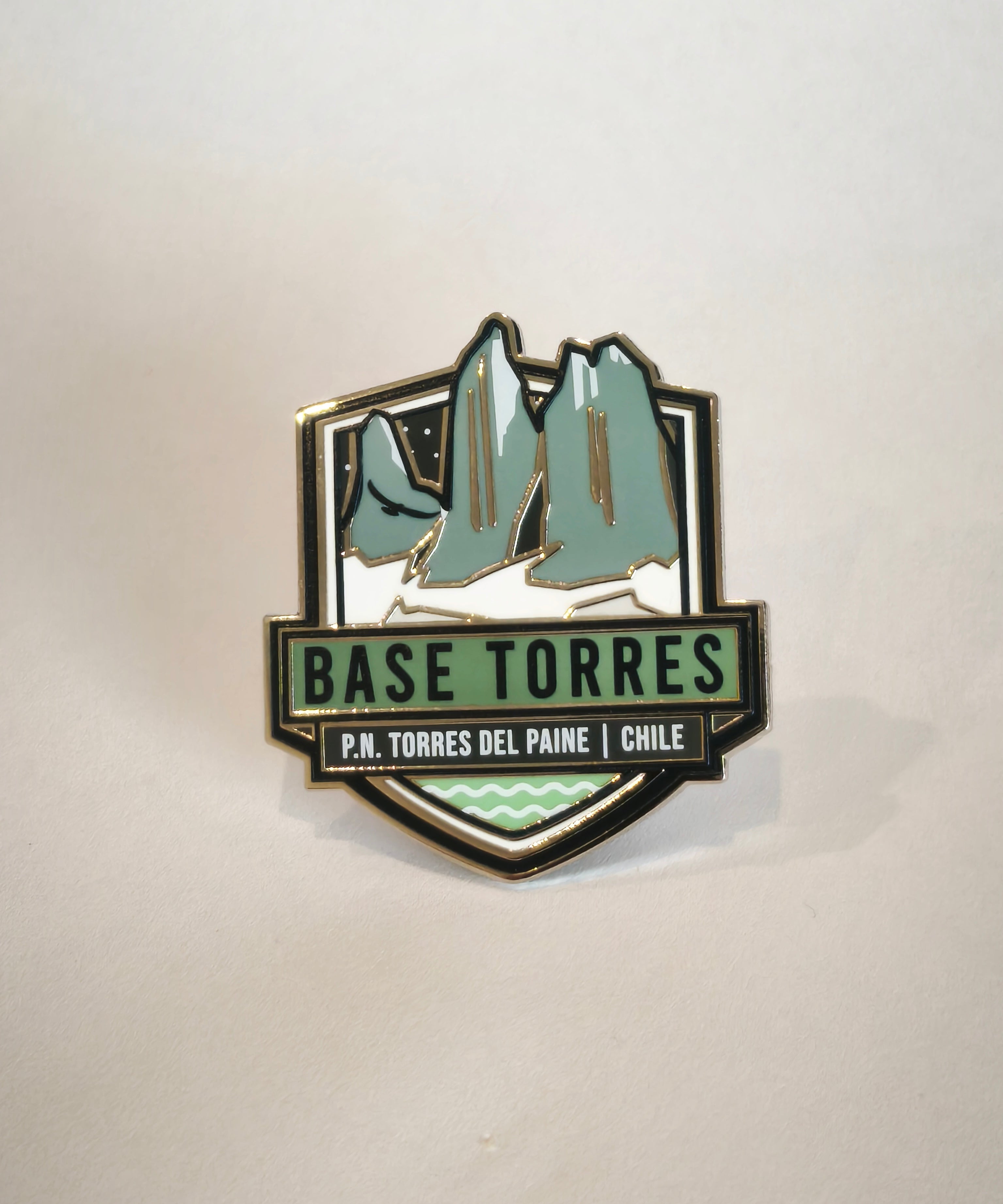 Pin Base Torres - Creado en Chile