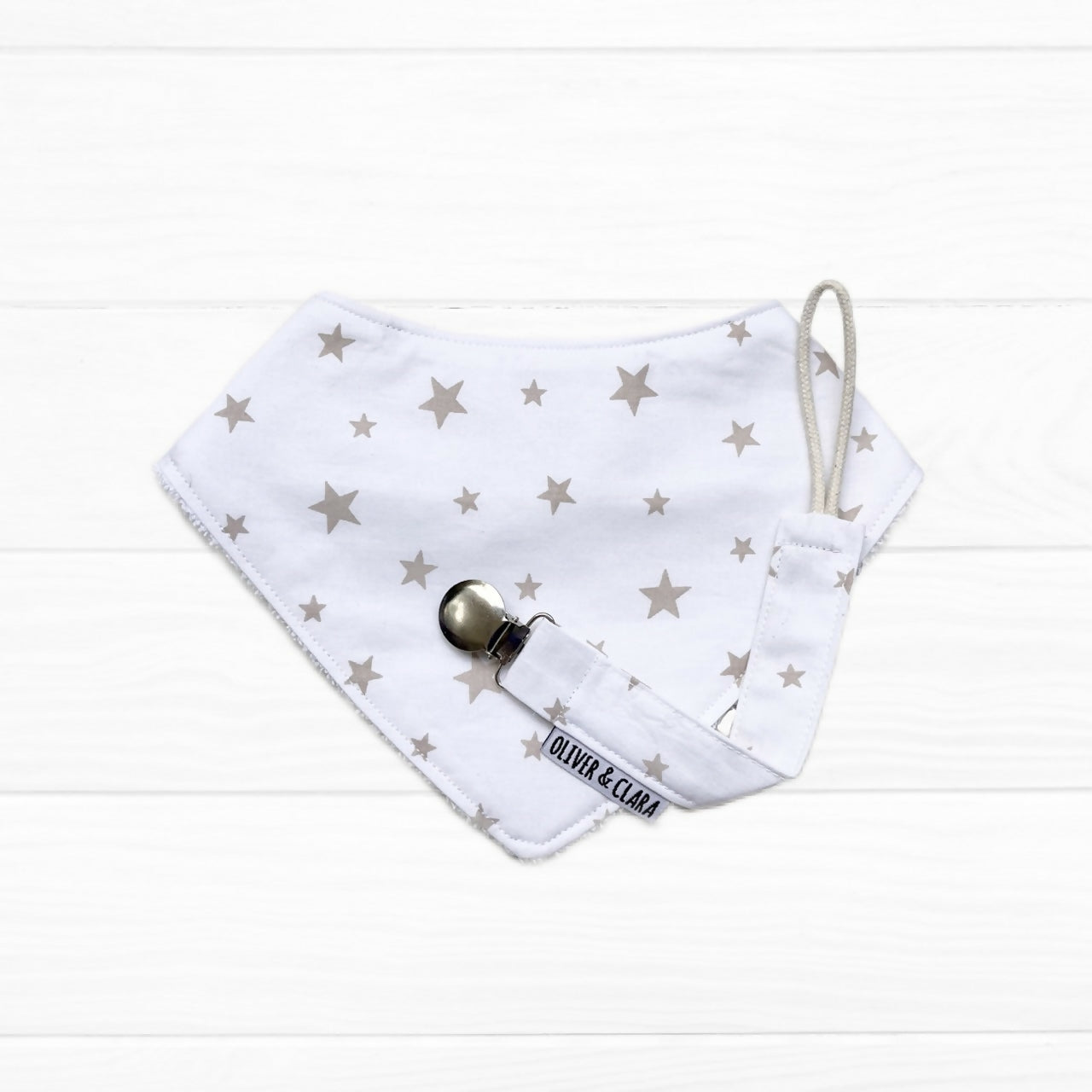 Set Babero y portachupete estrellas beige