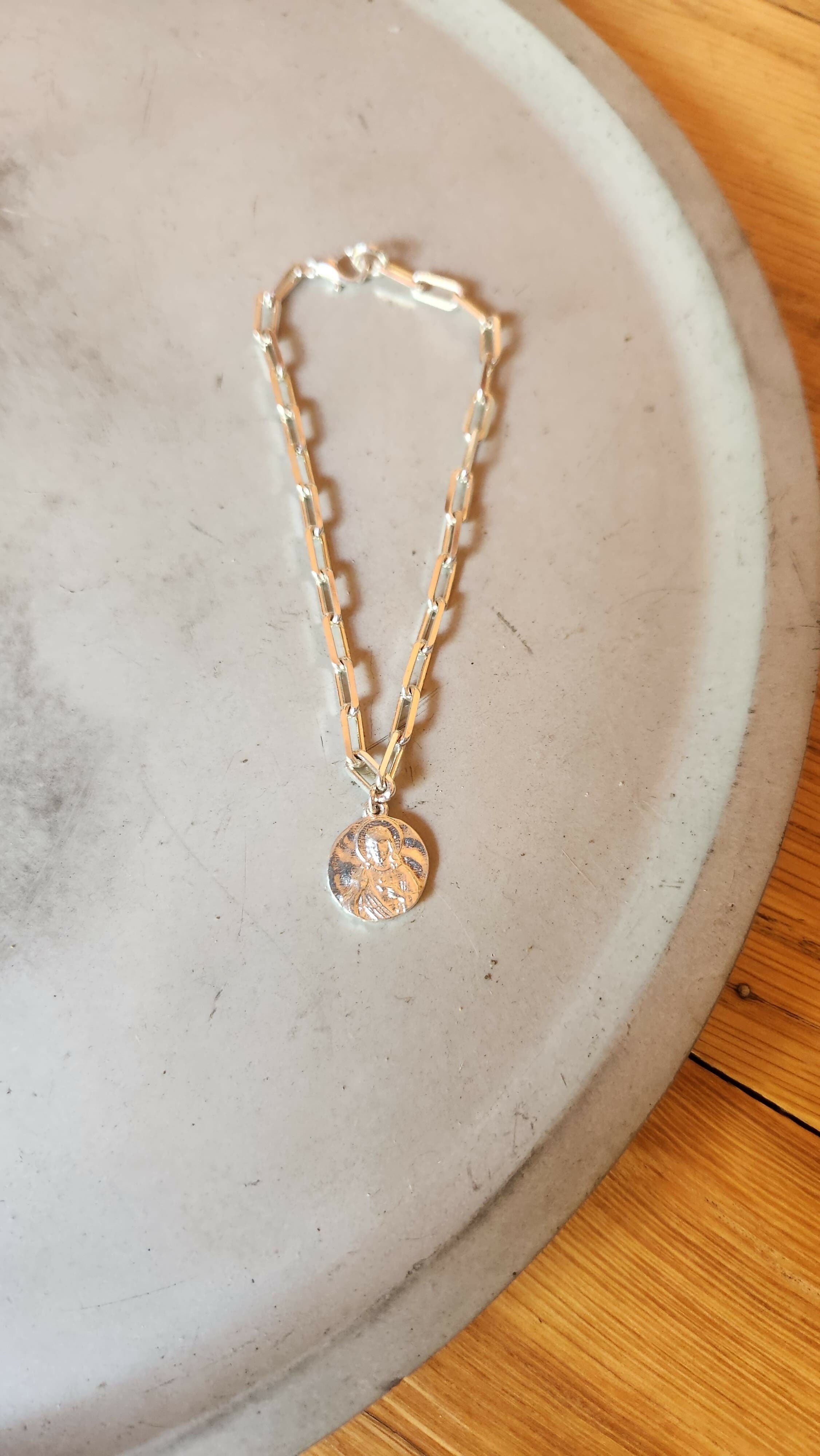 Pulsera eslabones con Sagrado Corazón baño plata