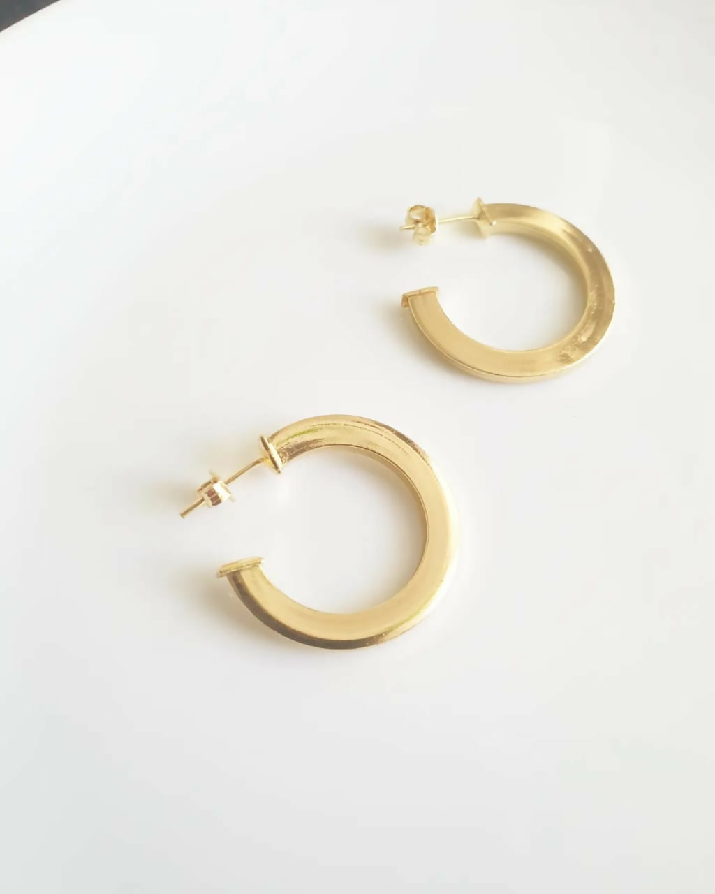 ARGOLLAS OLIMPIA DELGADA BRILLANTE GOLD 28MM