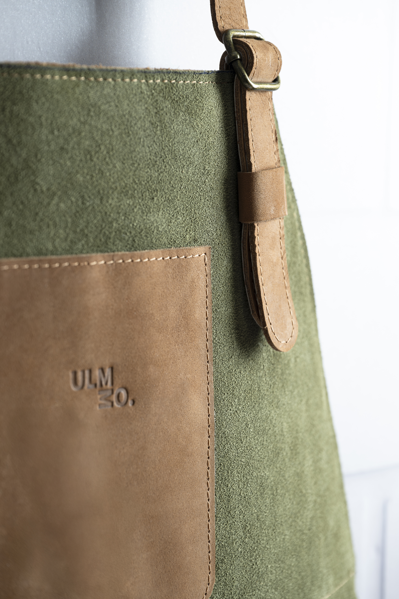 Pechera Cuero Reno Verde Musgo con Bolsillos Cuero