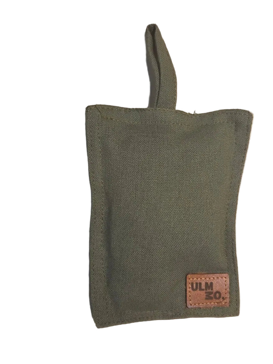 Saquito de lino color verde oliva  relleno con semillas de lavanda