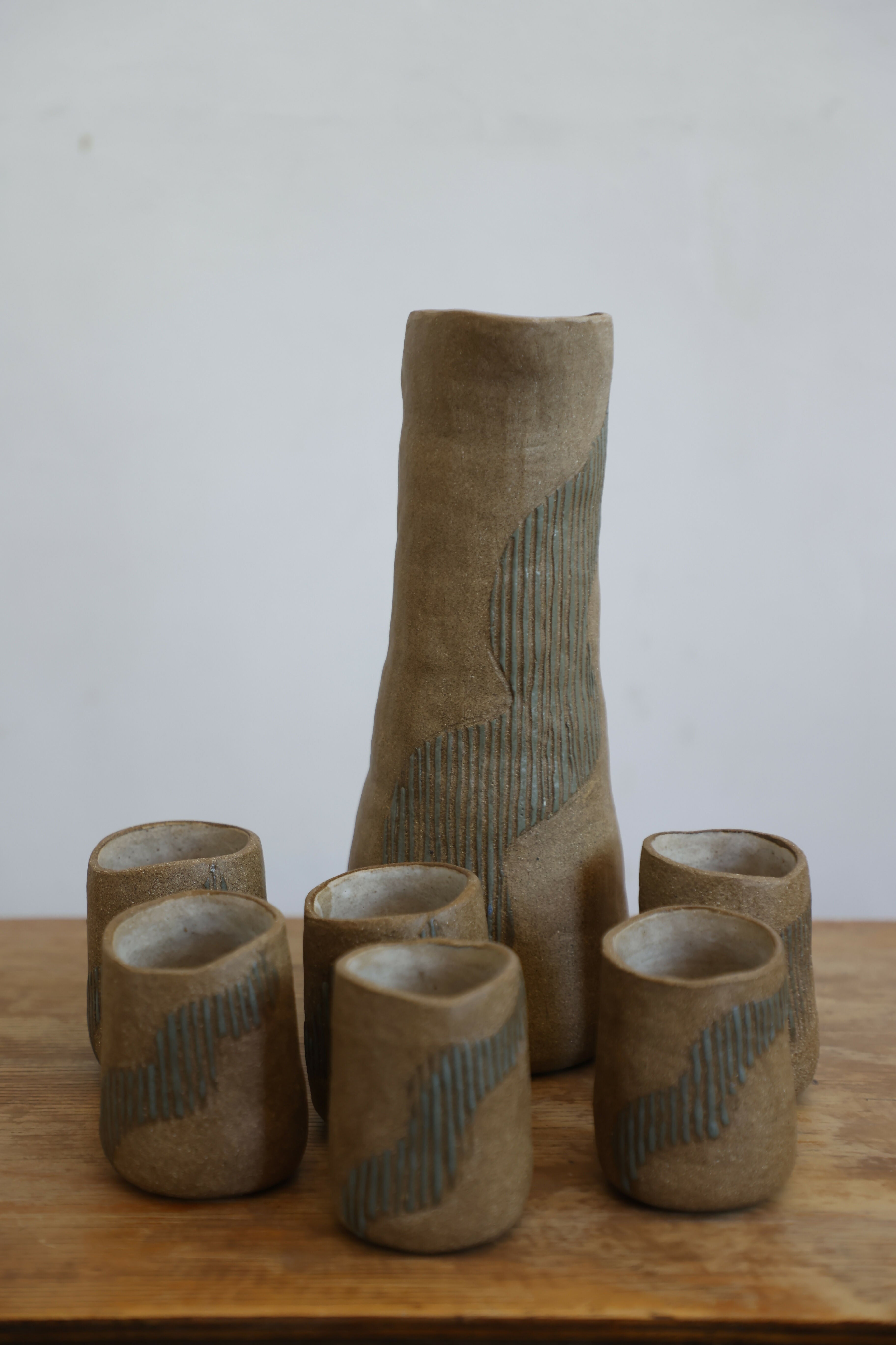 Jarro con Vasitos Engobe Azul