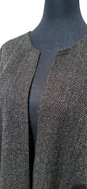 Ruana Flecos - Lana y Alpaca - Marengo con Líneas Camel