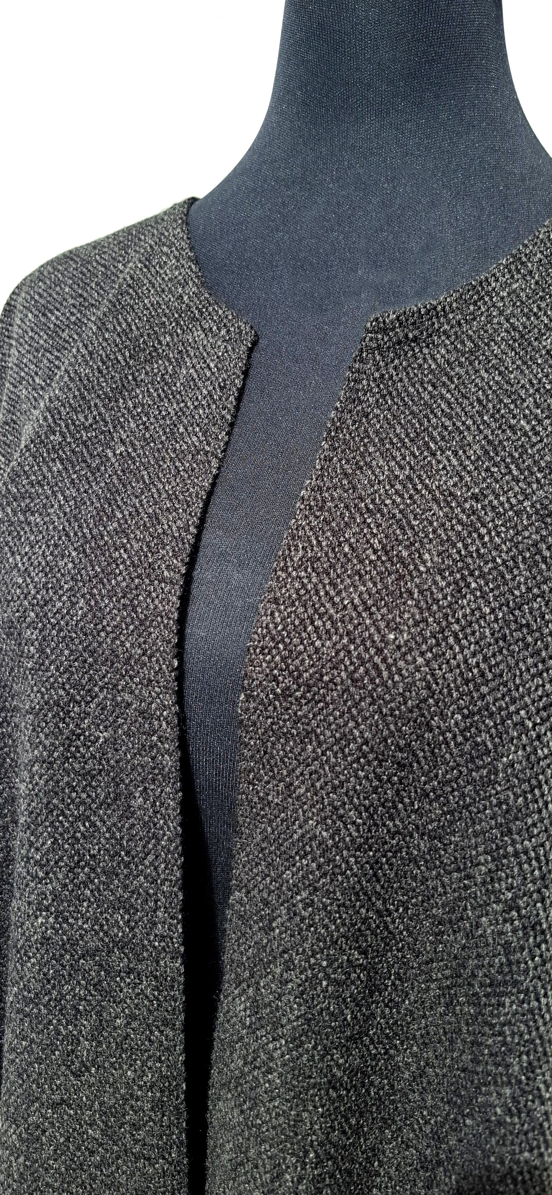 Ruana Flecos - Lana y Alpaca - Marengo con Líneas Camel