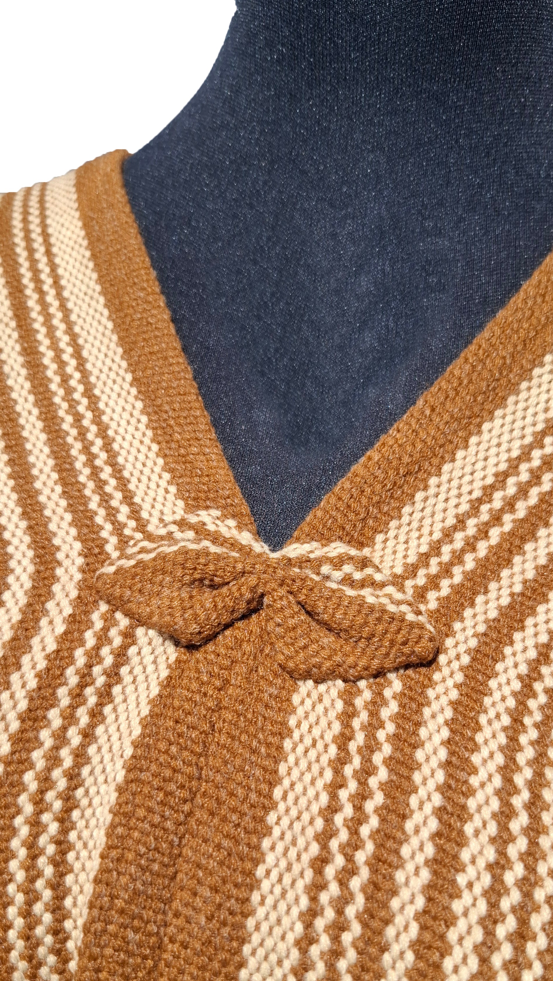 Poncho Tradicional Lana - Camel con Líneas Crudo