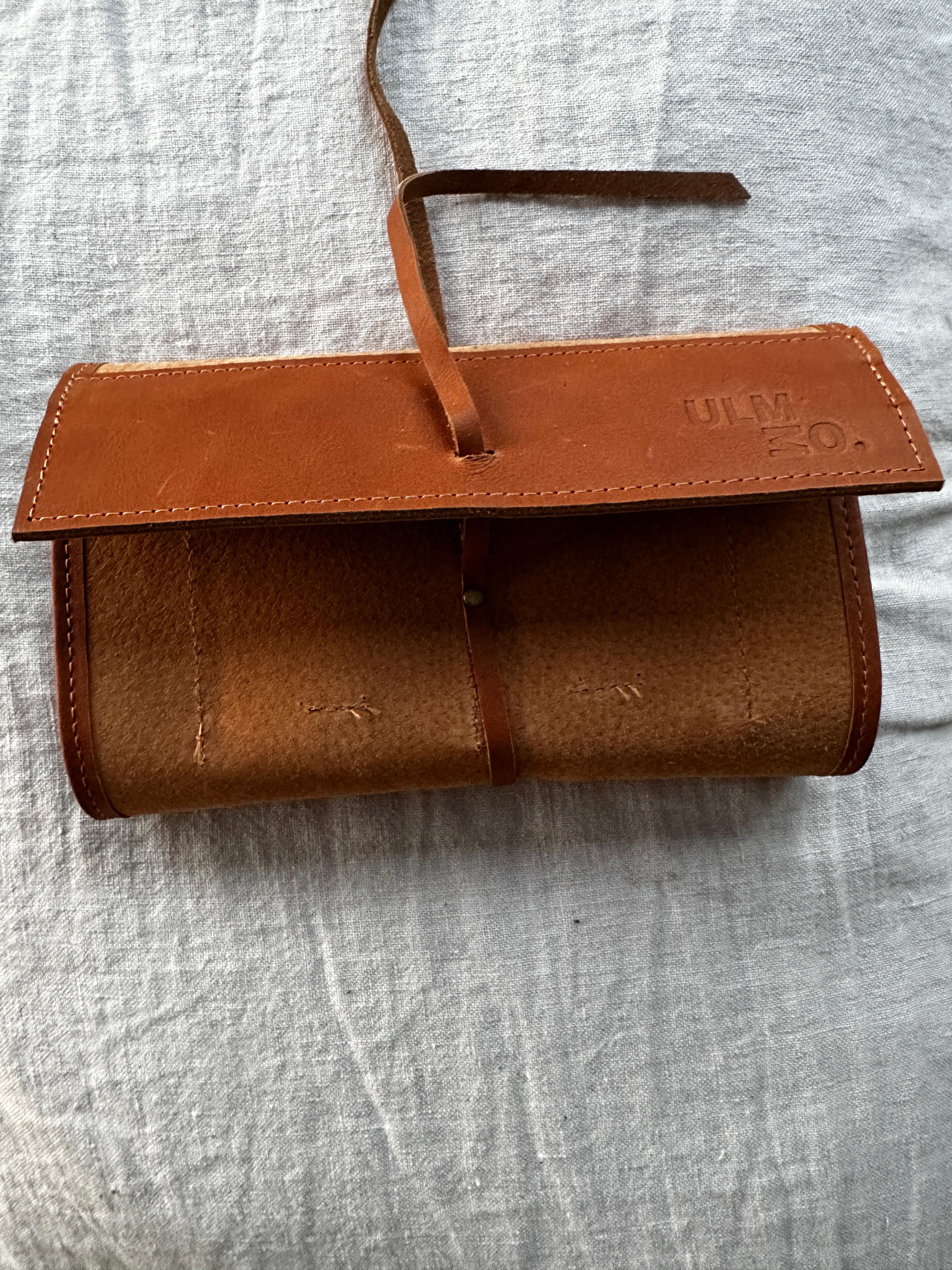 Juego de Cartas y Dominó Aysén - Cuero Carpincho Tostado