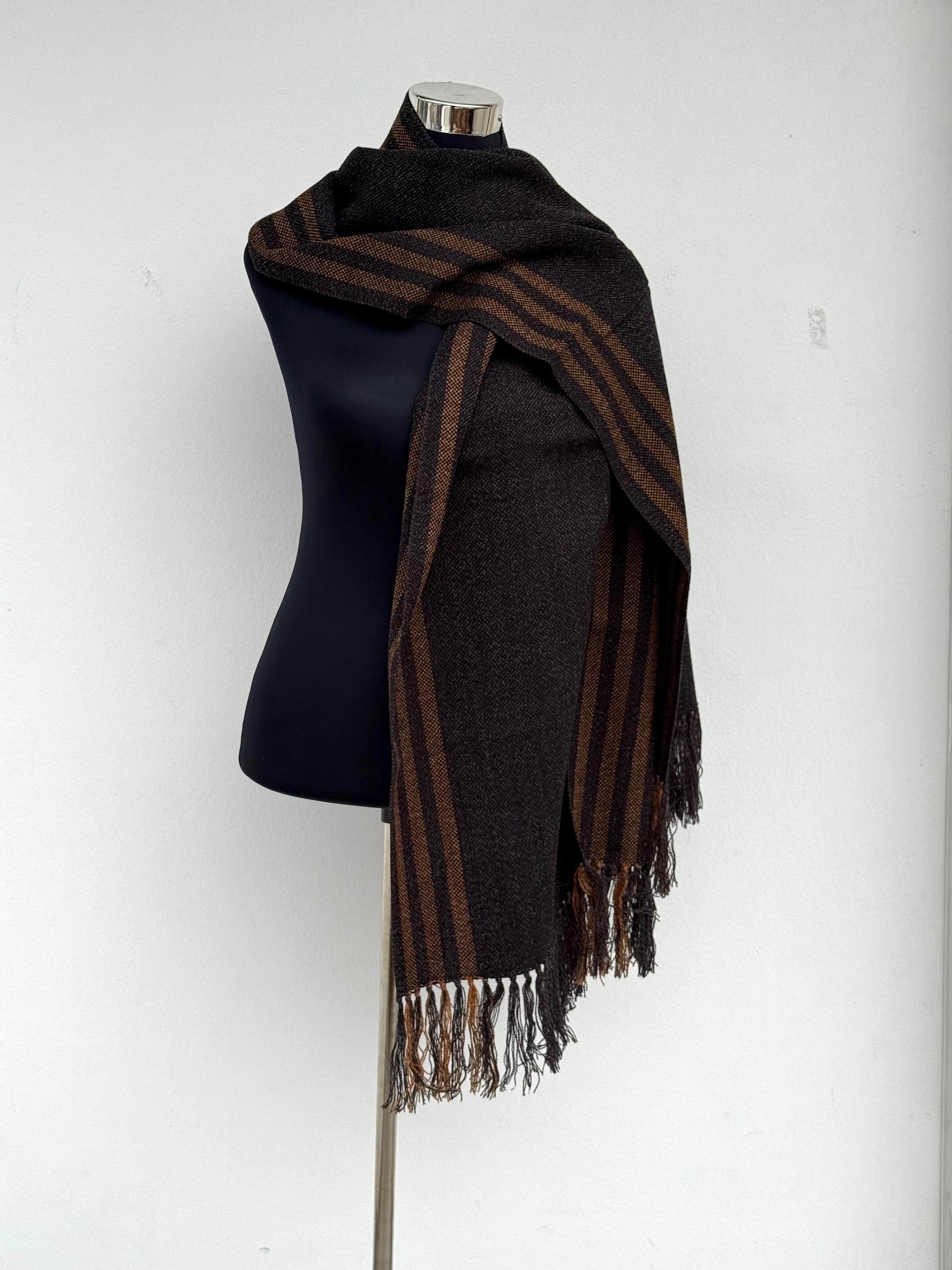 Chal / Piecera / Bufandón con Alpaca  Gris Marengo líneas Camel
