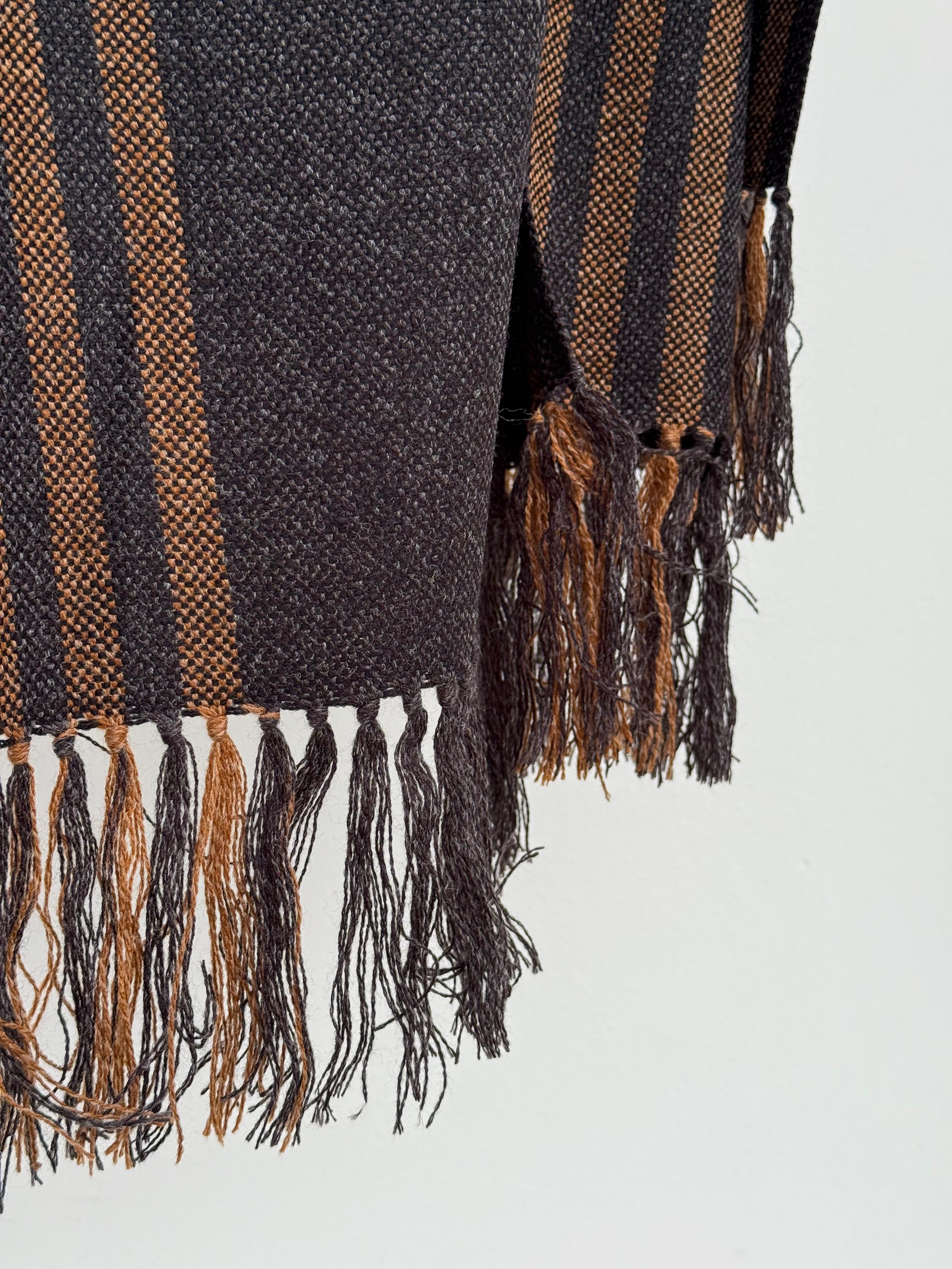 Chal / Piecera / Bufandón con Alpaca  Gris Marengo líneas Camel
