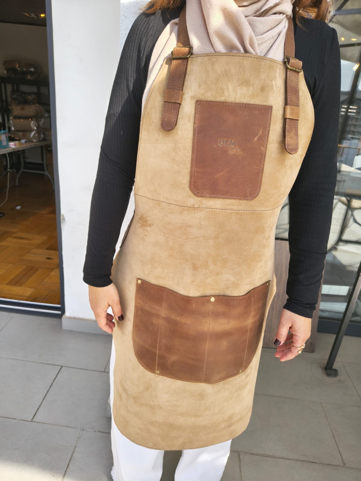 Pechera Cuero Reno Café con Bolsillos Cuero