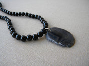 COLLAR CORTO HILADO ONIX COLGANTE