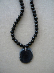 COLLAR CORTO HILADO ONIX COLGANTE