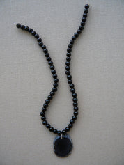 COLLAR CORTO HILADO ONIX COLGANTE