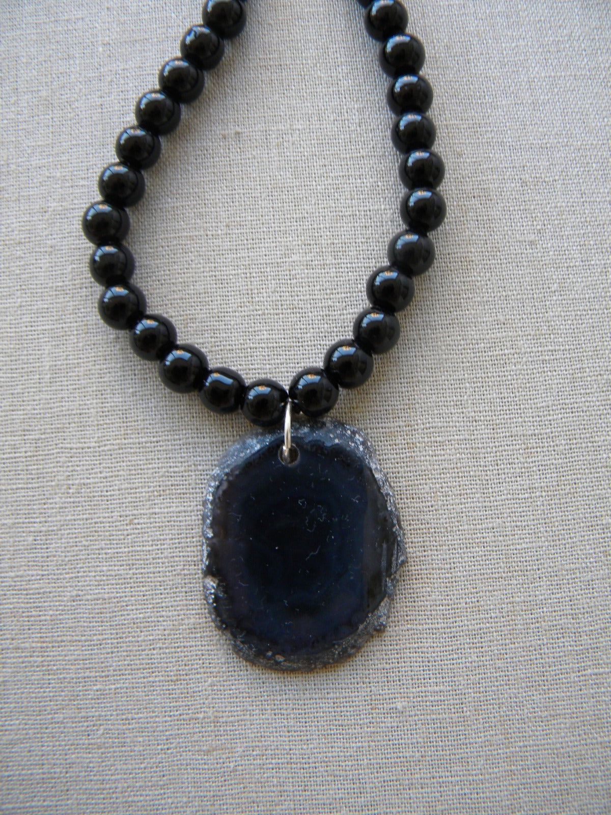 COLLAR CORTO HILADO ONIX COLGANTE